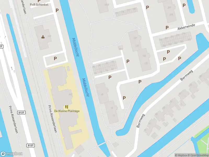 Ambulance met grote spoed naar de Akkerwinde in Capelle aan den IJssel