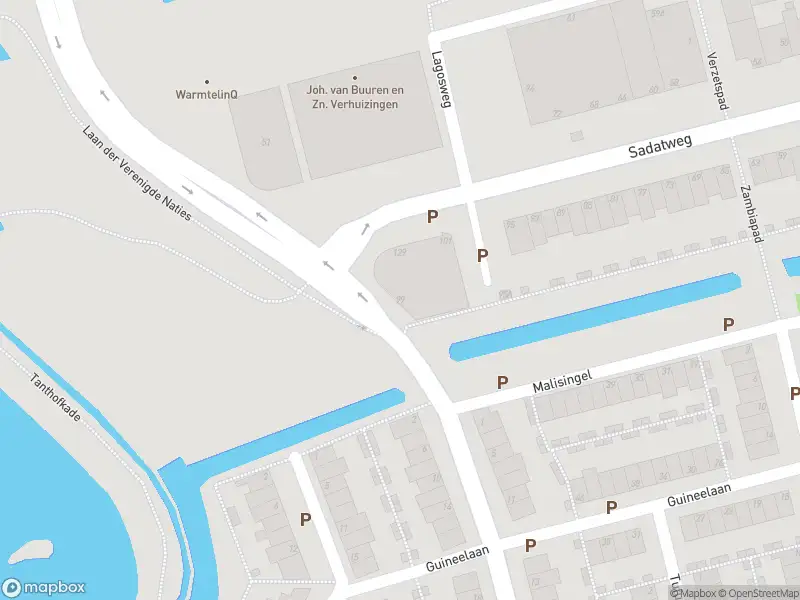 Ambulance met grote spoed naar de Laan der Verenigde Naties in Delft