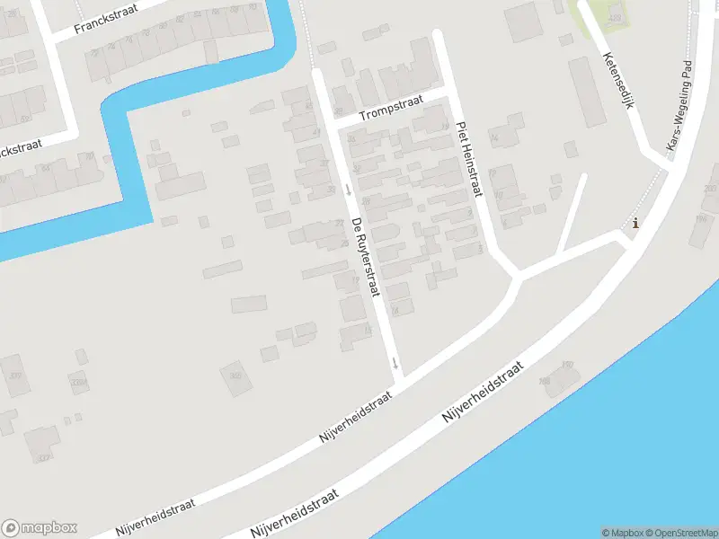 Ambulance met gepaste spoed naar de De Ruyterstraat in Capelle aan den IJssel