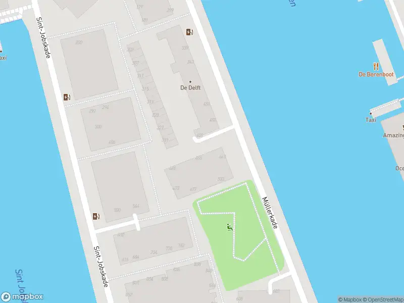 Ambulance met grote spoed naar de Müllerkade in Rotterdam