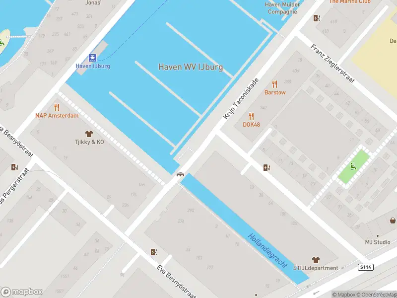 Ambulance met gepaste spoed naar de Julius Pergerstraat in Amsterdam