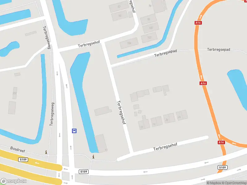 Ambulance met grote spoed naar de Terbregsehof in Rotterdam