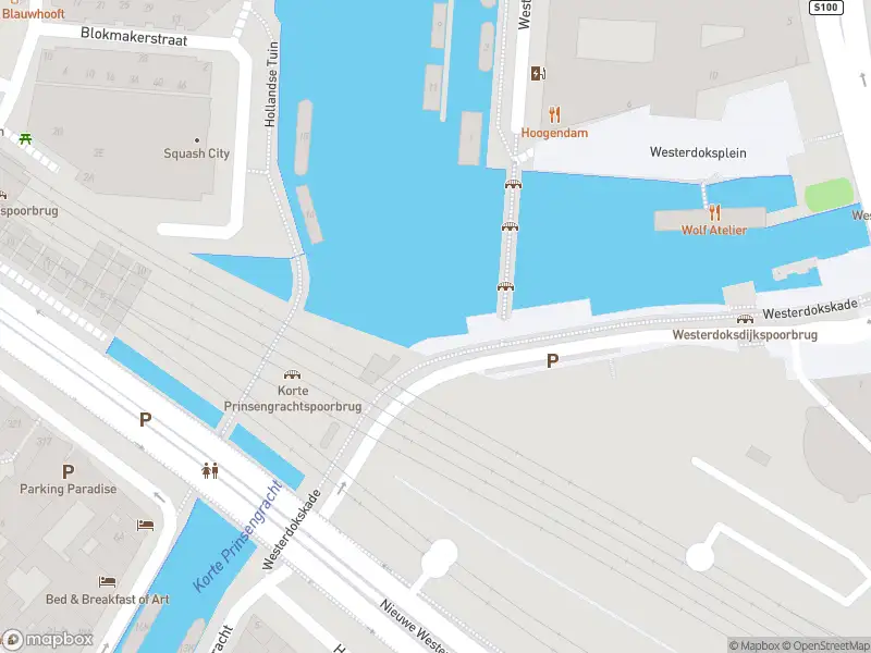Politie met grote spoed naar de Westerdokskade in Amsterdam vanwege ongeval met letsel