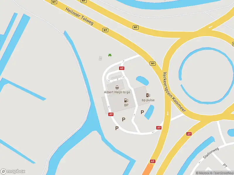 Ambulance naar de Verkeersplein Kooimeer in Alkmaar vanwege ongeval met letsel
