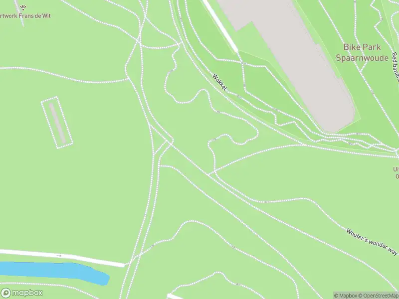 Ambulance met grote spoed naar de Heuvelweg in Velsen-Zuid
