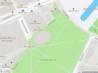 Ambulance met gepaste spoed naar de Museumplein in Amsterdam