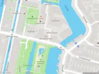 Ambulance met grote spoed naar de Meelfabriekplein in Leiden