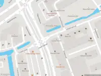 Ambulance met grote spoed naar de Fabrieksstraat in Delft
