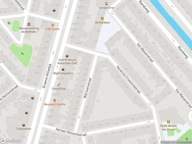 Ambulance met grote spoed naar de Walravenstraat in Rotterdam