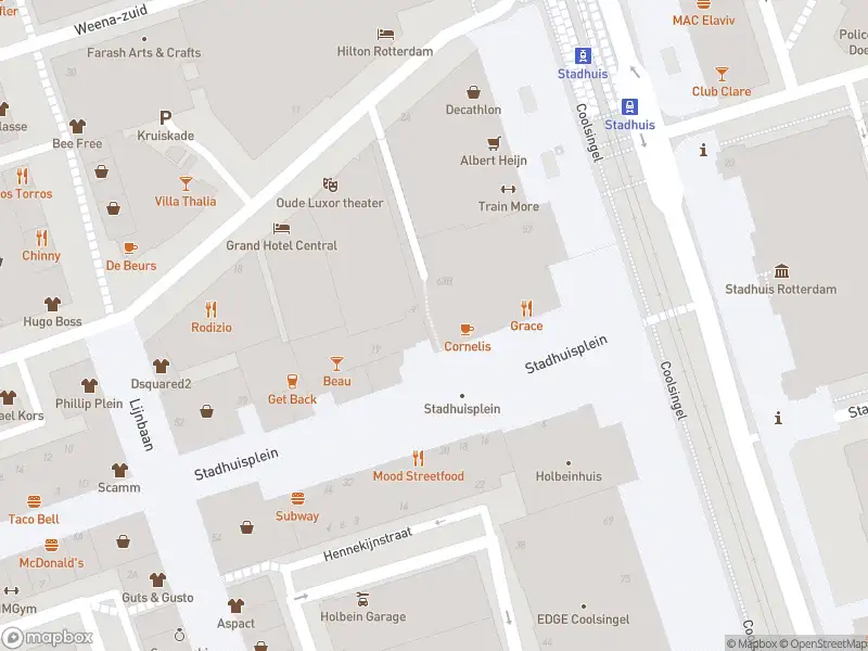 Ambulance met gepaste spoed naar de Stadhuisplein in Rotterdam