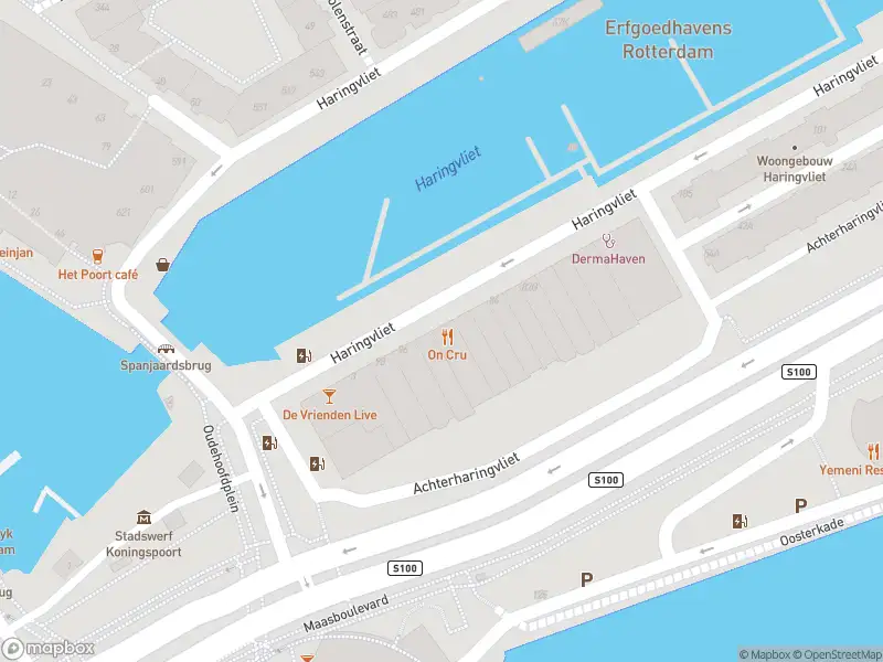 Ambulance met grote spoed naar de Haringvliet in Rotterdam