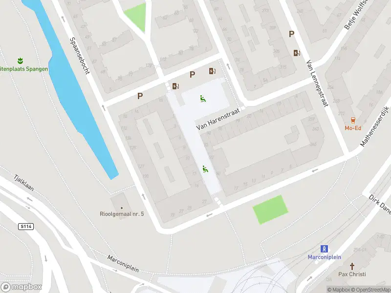 Ambulance met gepaste spoed naar de Piet Paaltjensplein in Rotterdam