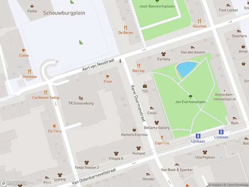 Ambulance met grote spoed naar de Karel Doormanstraat in Rotterdam