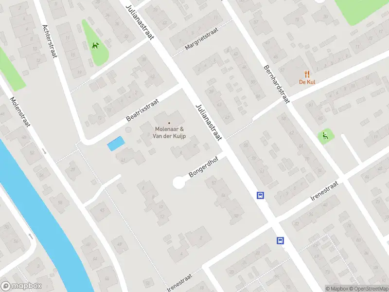 Ambulance met gepaste spoed naar de Bernhardstraat in Strijen