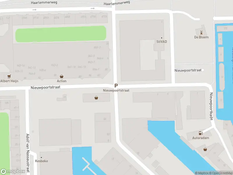 Ambulance met grote spoed naar de Nieuwpoortstraat in Amsterdam