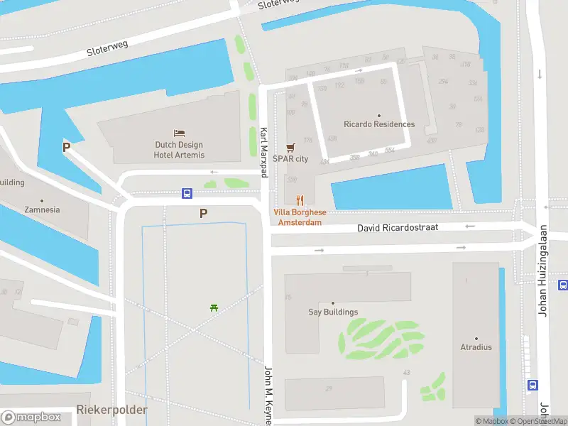 Ambulance met grote spoed naar de John M. Keynesplein in Amsterdam