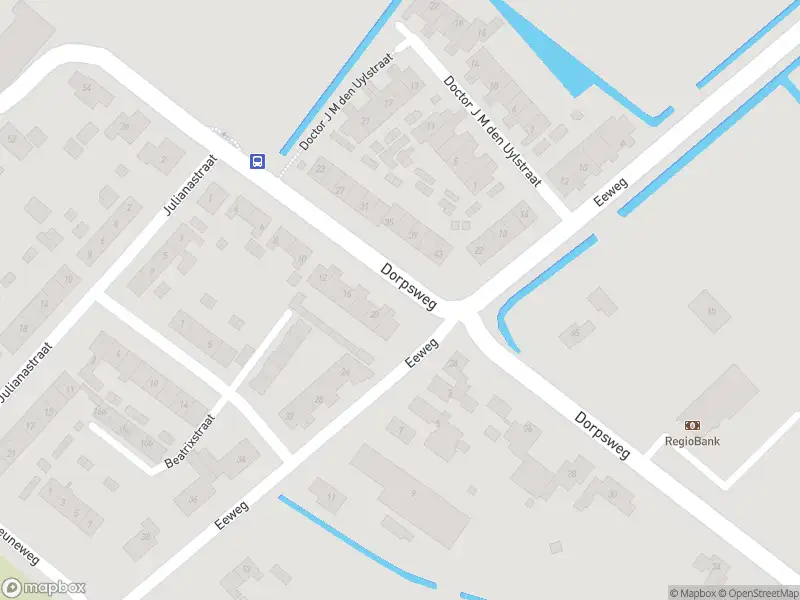 Ambulance met grote spoed naar de Dorpsweg in Oudenhoorn