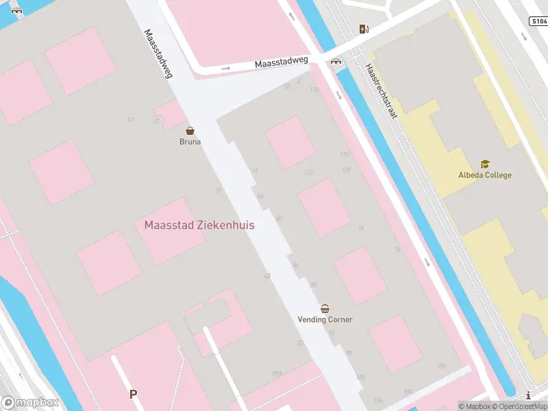 Ambulance met grote spoed naar de Maasstadweg in Rotterdam