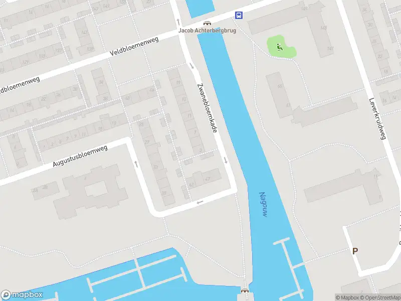 Ambulance met gepaste spoed naar de Zwanebloemkade in Zaandam