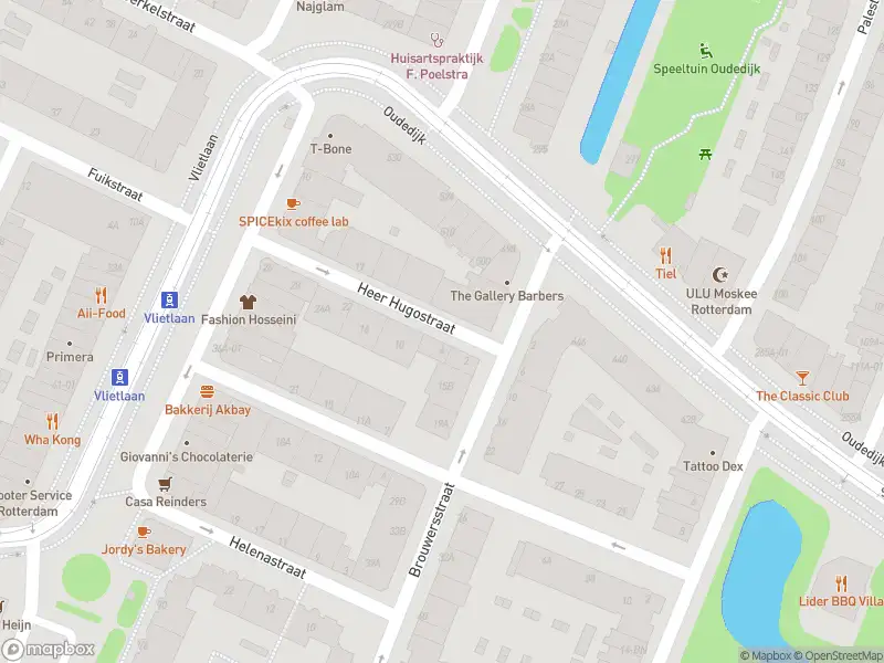 Ambulance met grote spoed naar de Heer Hugostraat in Rotterdam