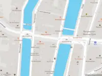 Ambulance met grote spoed naar de Runstraat in Amsterdam
