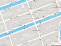 Ambulance met gepaste spoed naar de Eerste Bloemdwarsstraat in Amsterdam