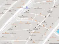 Ambulance met grote spoed naar de Nieuwezijds Kolk in Amsterdam