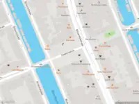 Ambulance met grote spoed naar de Kwakersplein in Amsterdam
