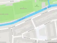Ambulance met grote spoed naar de Essenburgsingel in Rotterdam