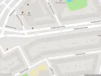 Ambulance met grote spoed naar de Stadhoudersweg in Rotterdam