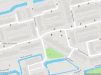 Ambulance met grote spoed naar de Cubalaan in Delft