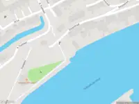 Ambulance met grote spoed naar de Dorpsstraat in Capelle aan den IJssel