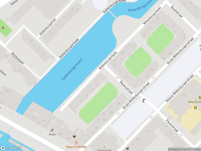 Ambulance met grote spoed naar de Wittenburgerkade in Amsterdam