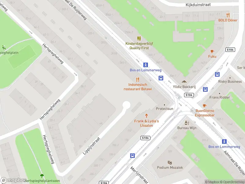 Ambulance met gepaste spoed naar de Lippijnstraat in Amsterdam