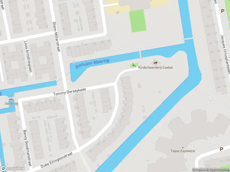 Ambulance met grote spoed naar de Duke Ellingtonstraat in Leiden