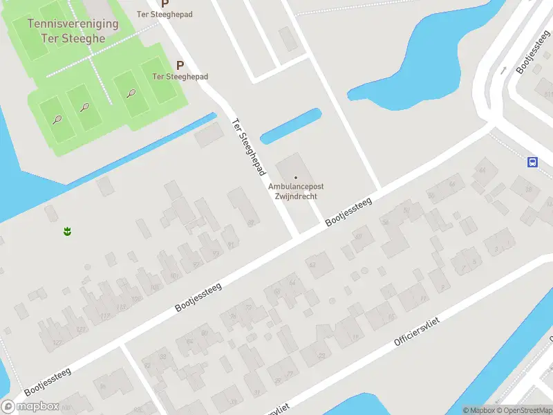 Ambulance met gepaste spoed naar de Bootjessteeg in Zwijndrecht