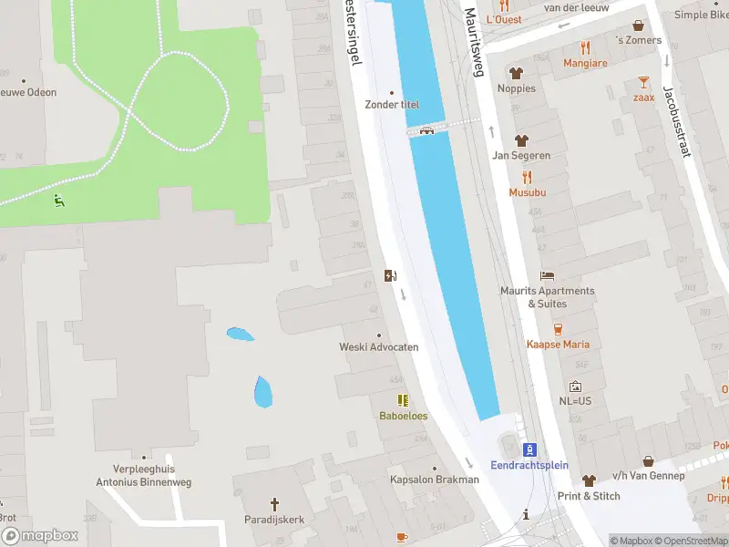 Ambulance met gepaste spoed naar de Westersingel in Rotterdam
