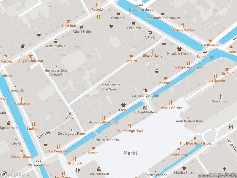 Ambulance met gepaste spoed naar de Brabantse Turfmarkt in Delft