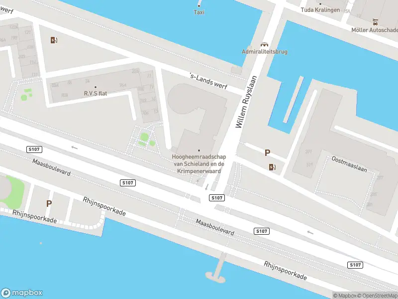 Ambulance met grote spoed naar de Maasboulevard in Rotterdam
