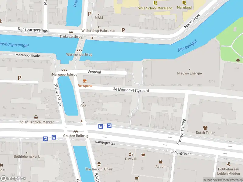 Brandweer met gepaste spoed naar de 3e Binnenvestgracht in Leiden vanwege afgaan automatisch brandalarm