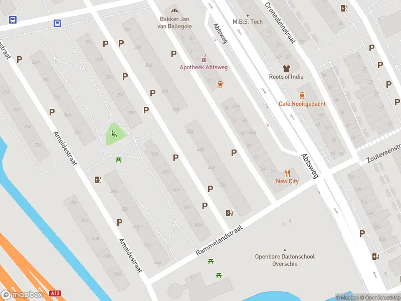 Ambulance met grote spoed naar de Beeningerstraat in Rotterdam