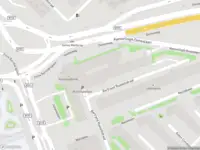 Ambulance met gepaste spoed naar de Schagerlaan in Amsterdam