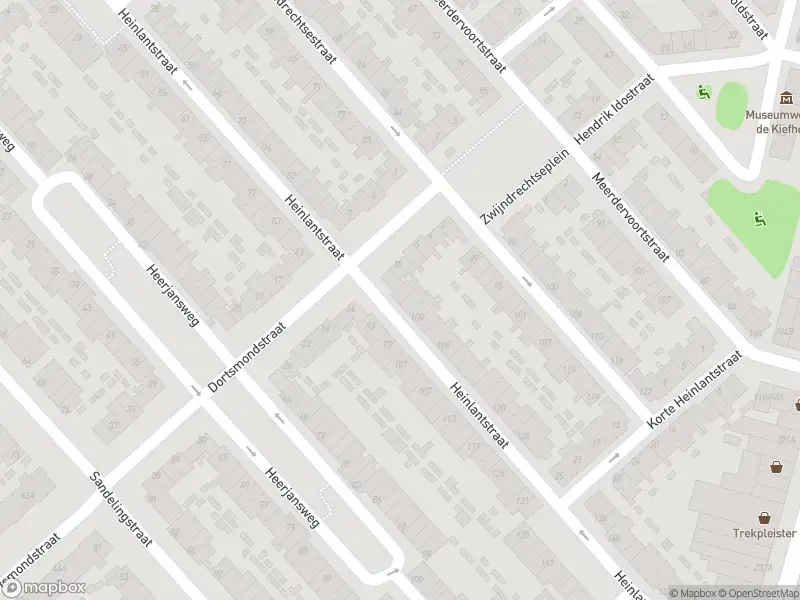 Ambulance met gepaste spoed naar de Heinlantstraat in Rotterdam