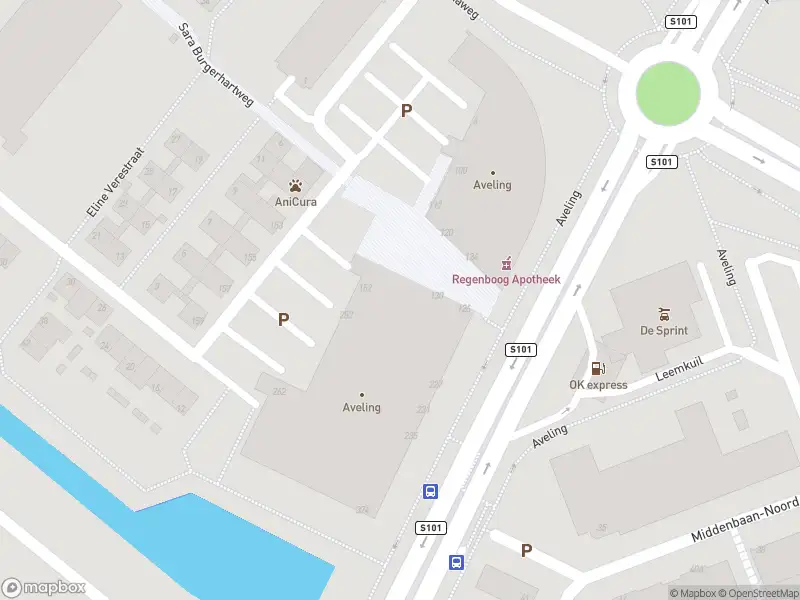 Ambulance met grote spoed naar de Klaasje Zevensterstraat in Hoogvliet Rotterdam