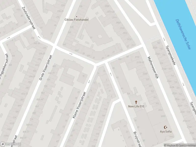 Ambulance met grote spoed naar de Kleine Visserijstraat in Rotterdam