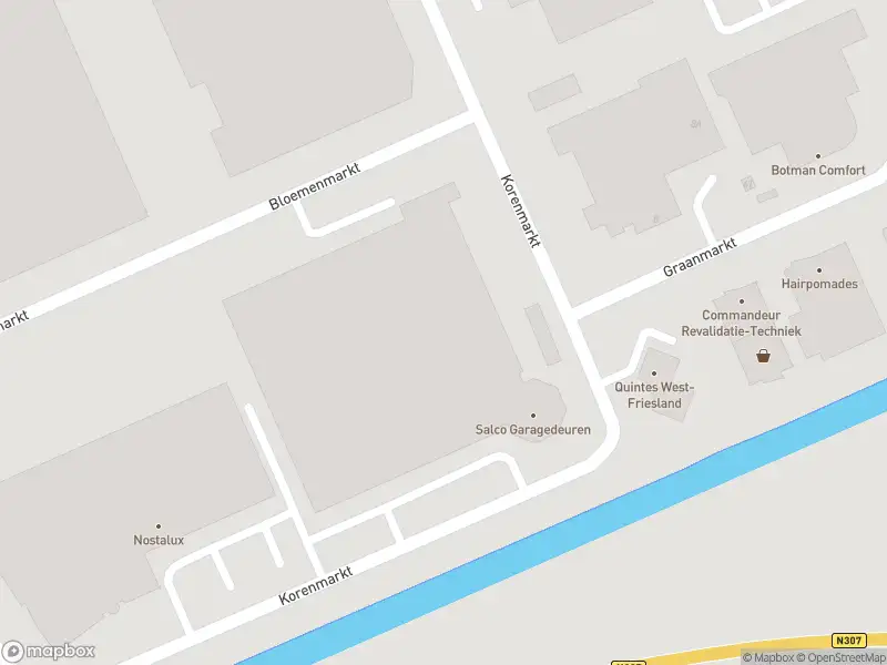 Ambulance met gepaste spoed naar de Korenmarkt in Zwaagdijk-Oost