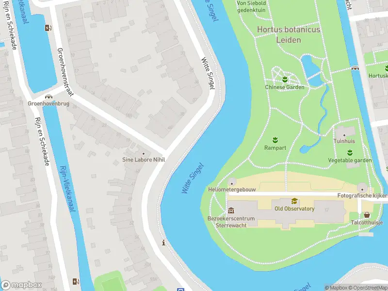 Ambulance met gepaste spoed naar de Hugo de Grootstraat in Leiden
