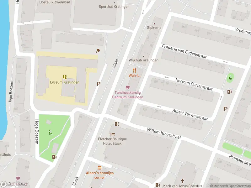 Ambulance met grote spoed naar de Hélène Swarthstraat in Rotterdam