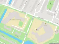 Ambulance met gepaste spoed naar de Carnissesingel in Rotterdam