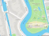 Ambulance met grote spoed naar de Hugo de Grootstraat in Leiden